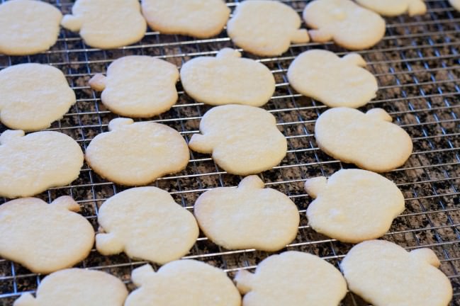 cooling sugar cookies