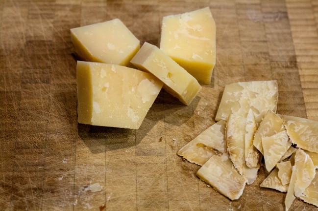 removing the rind on bandaged cheddar