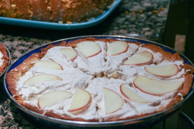 apple cider cream pie with cinnamon cream