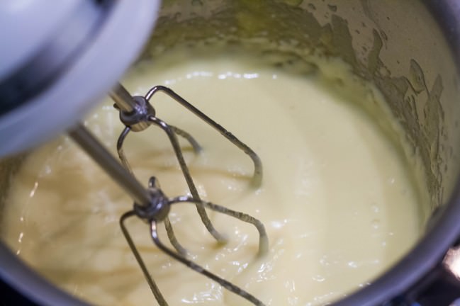 hollandaise whisking final butter