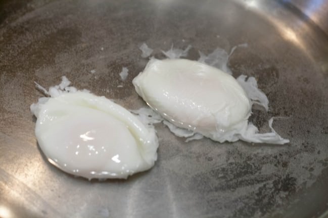 reheating poached eggs