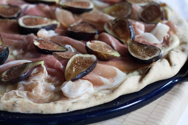 Fig and Prosciutto Pizza with Arugula cover with figs