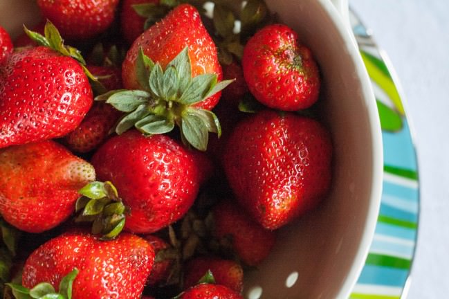 Fresh Strawberry Pie with Rhubarb Curd strawberries