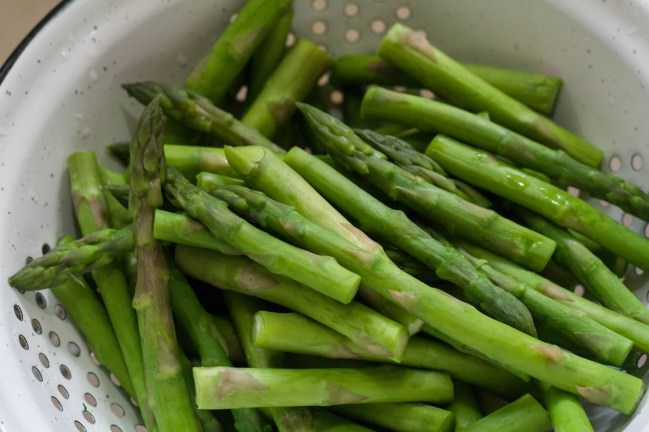 Asparagus and Dill Roast Beef Rolls blanched