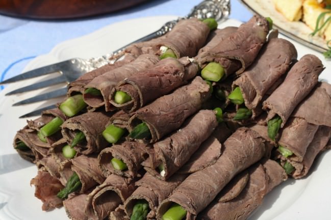 Asparagus and Dill Roast Beef Rolls for French croquet party