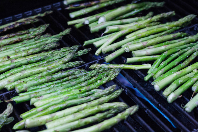 Grilled Asparagus on the grill