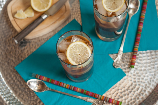 Lemongrass Ginger Iced Tea with lemons