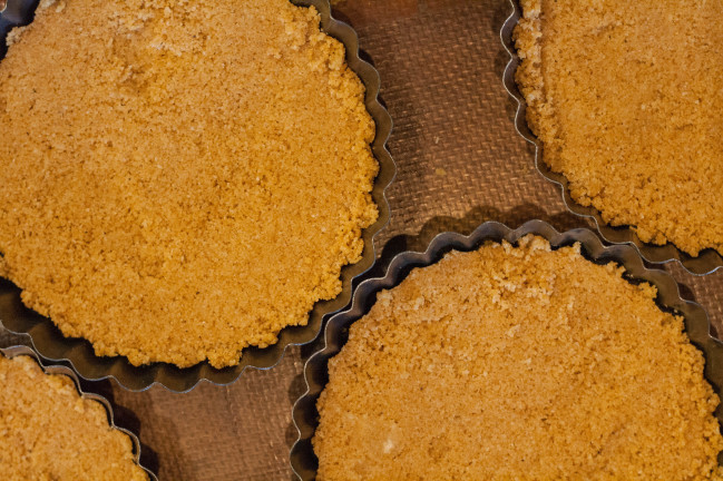 Lavender Rosemary Goat Cheesecakes crust